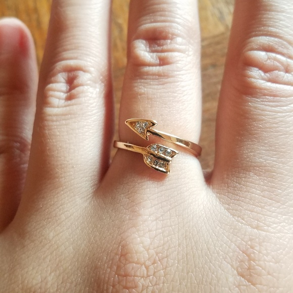 NWOT Gold Arrow Rhinestone Ring - Picture 4 of 8